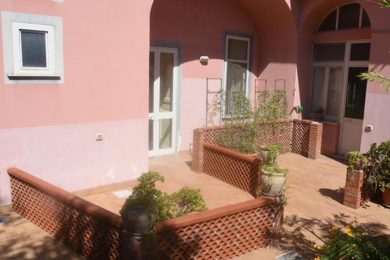 Villino Castellano Apartments Meta Kültér fotó